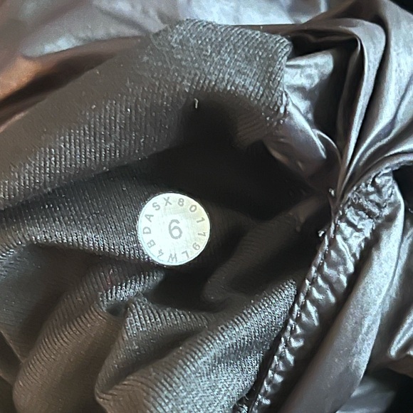 Lululemon Women's All Roads 1/2 Zip Pullover Color Black Size 6 - Picture 4 of 4